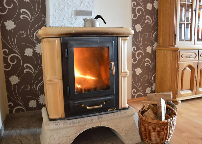 Luxurious Farmhouse Near The Ski Area 度假居